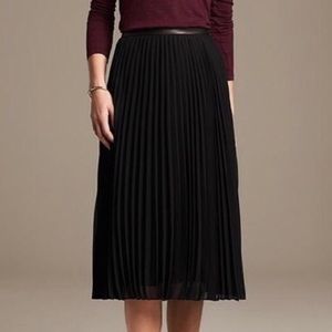 Banana Republic Pleated Accordion Skirt Size 2